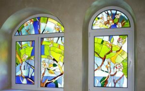 Витражные стекла для окон Рехау
