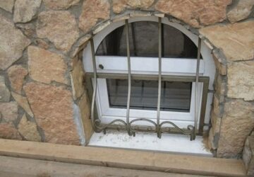 Нестандартные окна для цокольного этажа