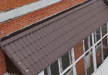 Крыша на балконе из металлочерепицы